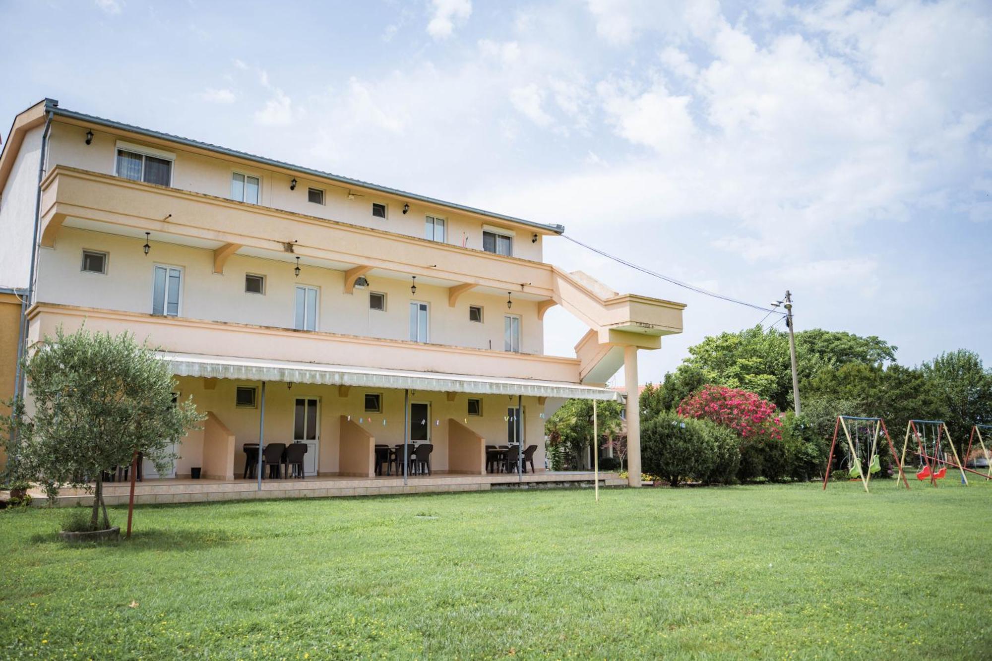 Apartments Rudaj ウルツィニ エクステリア 写真