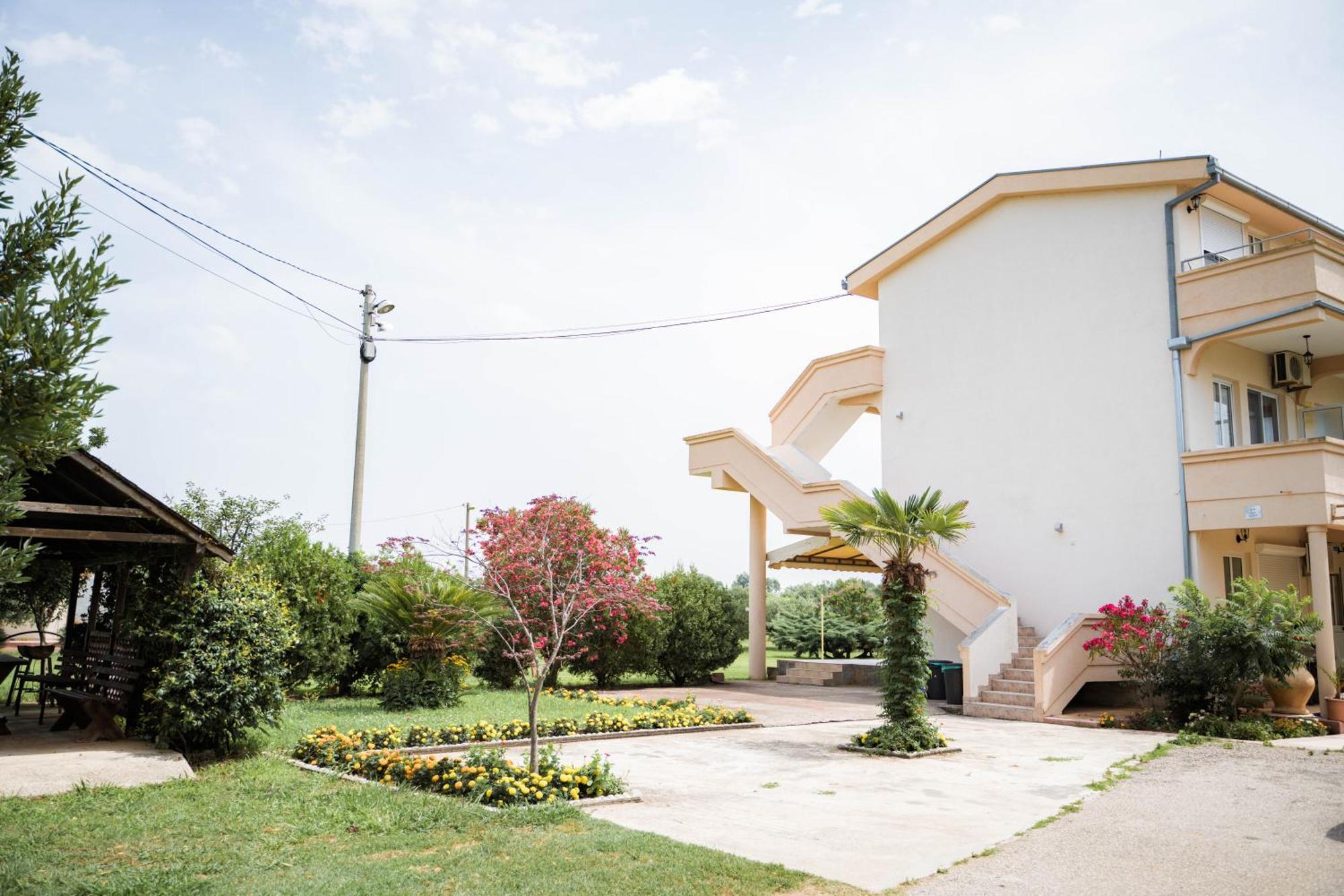 Apartments Rudaj ウルツィニ エクステリア 写真