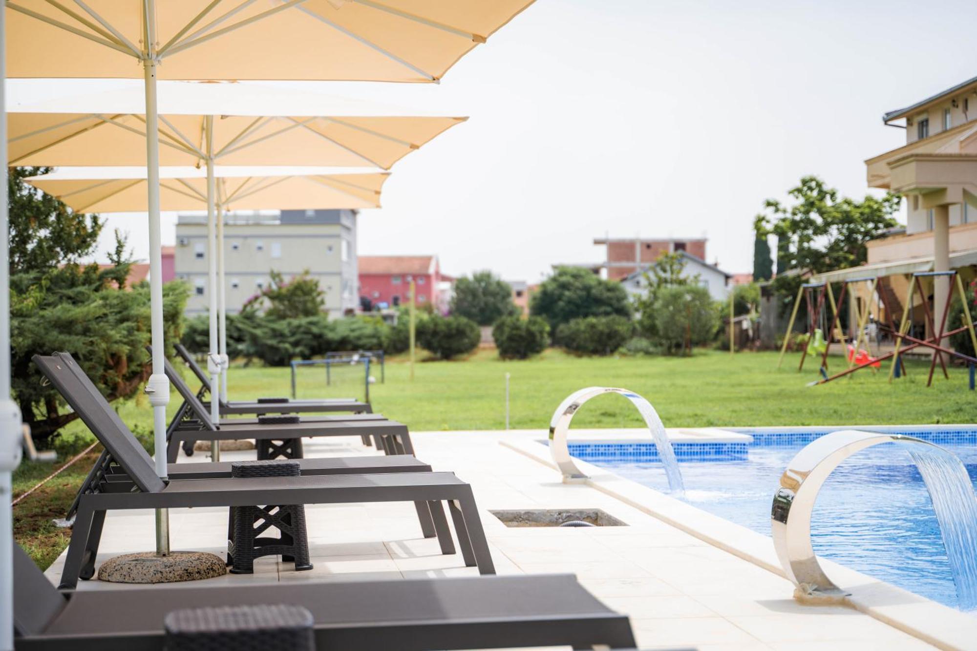 Apartments Rudaj ウルツィニ エクステリア 写真
